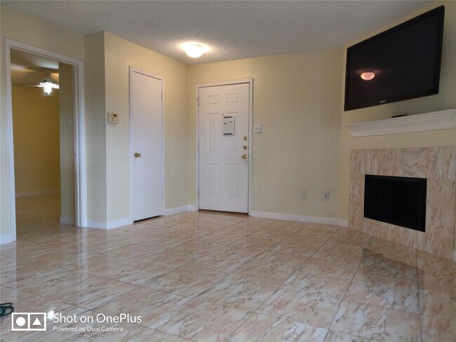 Building Photo - 2750 Holly Hall St