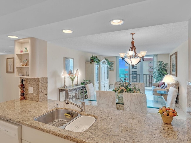 Building Photo - 1150 Hillsboro Mile