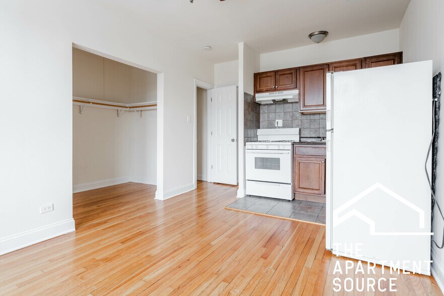 Building Photo - 2747 N Spaulding Ave