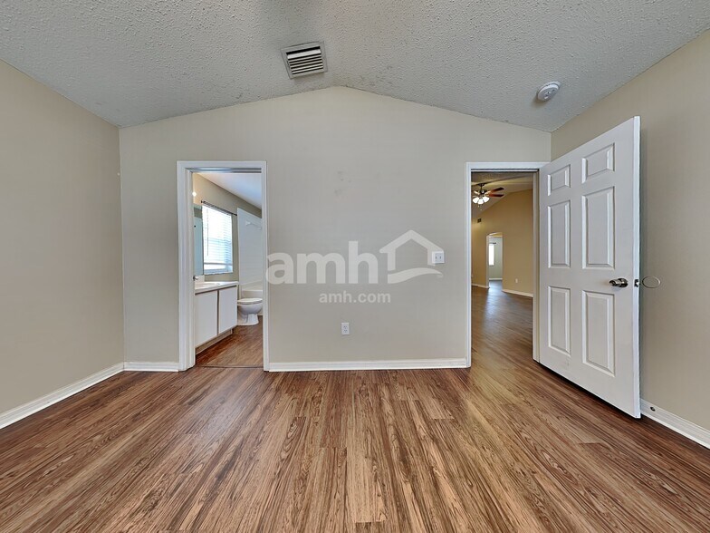 Building Photo - 4504 Reynolds Creek Ave