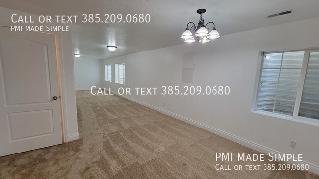 Building Photo - 3042 E Somerset Dr