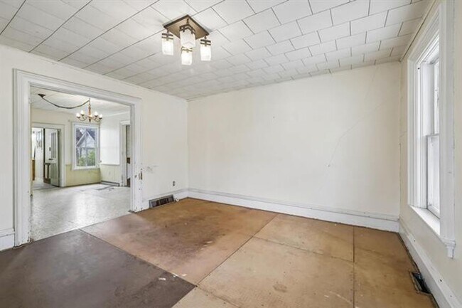 Building Photo - SPACIOUS 3+ BEDROOM HOME WILL BE READY TO WELCOME YOU