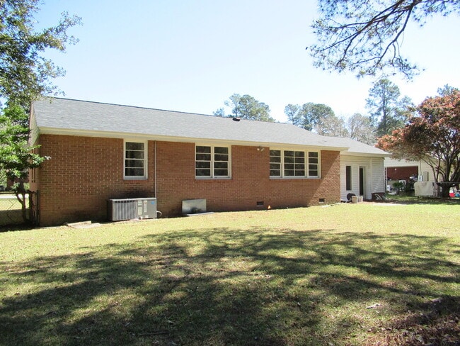 Building Photo - 38 Thelma St