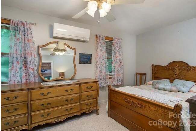 Building Photo - Woderfully Furnished Mountain Home