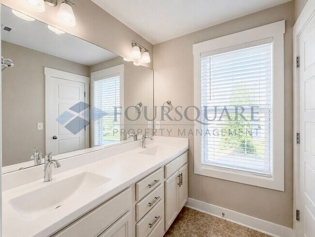 Building Photo - Lovely 3-Bedroom Home with Granite Kitchen, Office Nook & Finished Garage – Near Downtown Knightd...