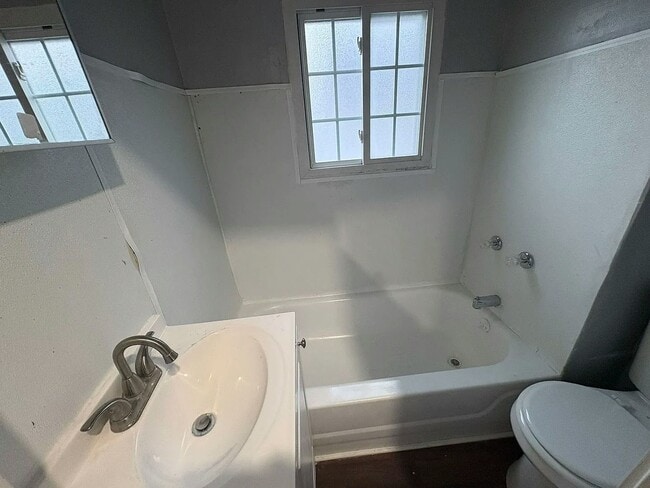 Building Photo - 2117 Halstead Ave