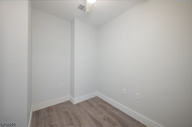 Building Photo - 726 Bloomfield Ave