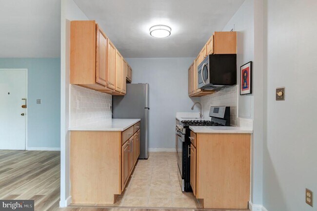 Building Photo - 1200 S Arlington Ridge Rd
