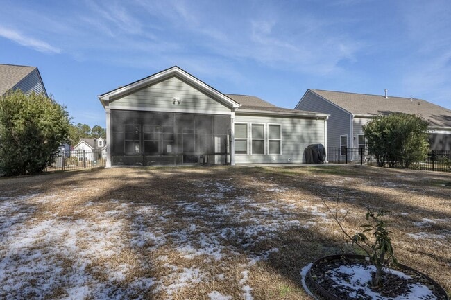 Building Photo - Spacious 3 Bed 2 Bath -The Landings At New Riverside