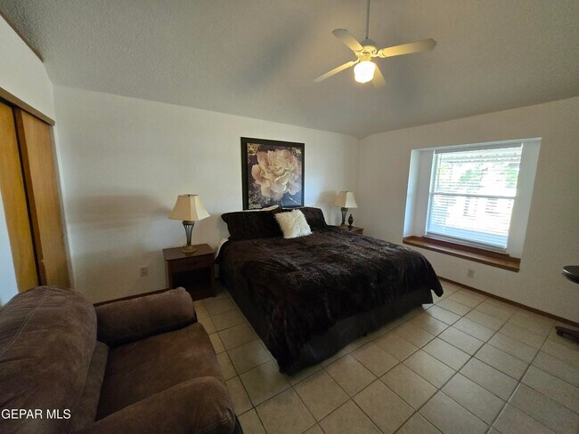 Building Photo - 5936 Oleaster Dr