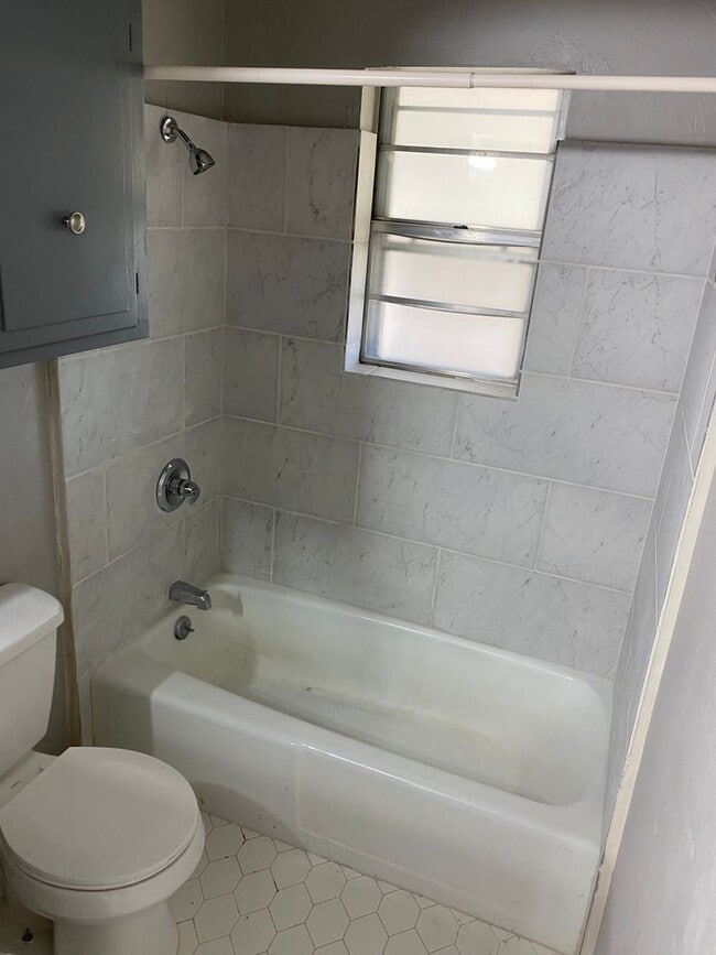 Building Photo - 10714 E 27th St S