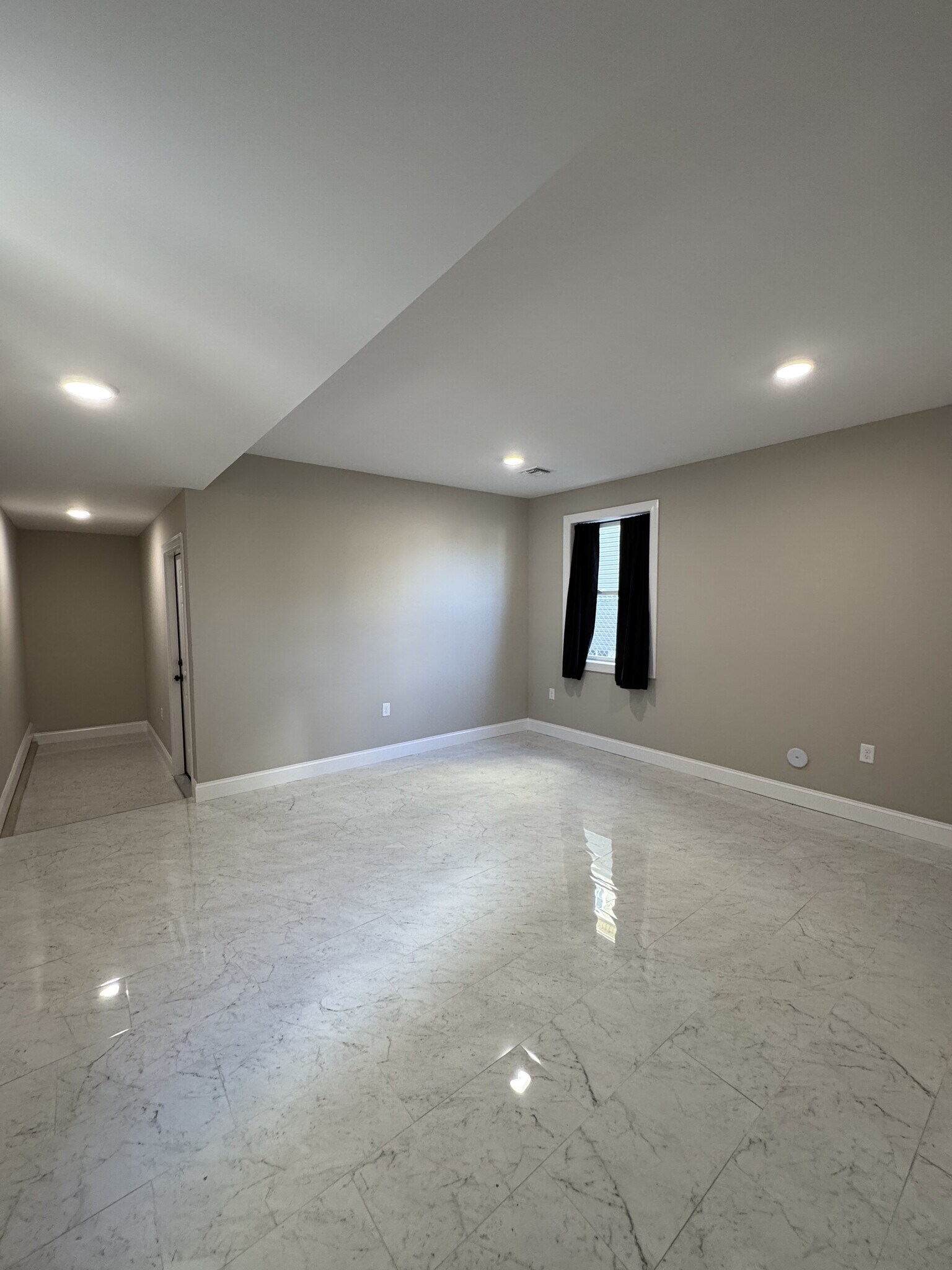 Building Photo - 515 Walnut St