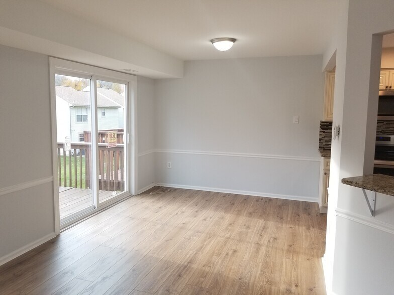 Building Photo - 1722 McNelis Dr