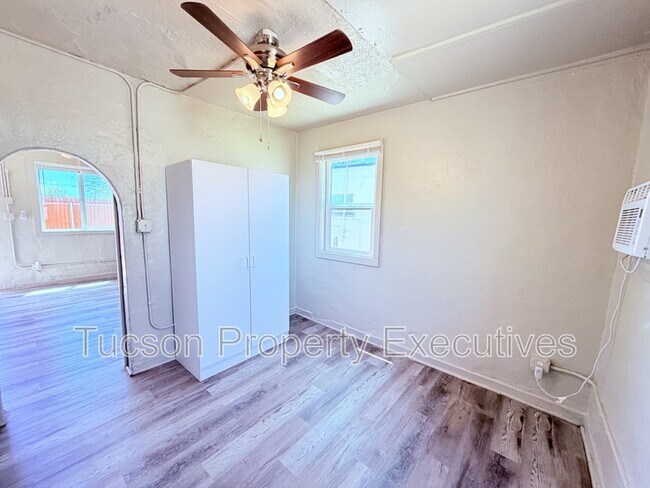 Building Photo - 234 E 32nd St