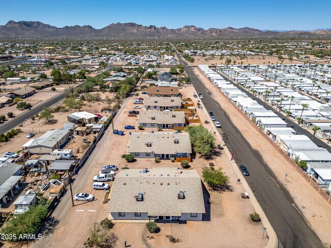 Building Photo - 576 N San Marcos Dr