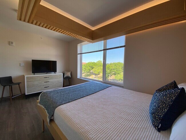 Building Photo - 409 Elm St