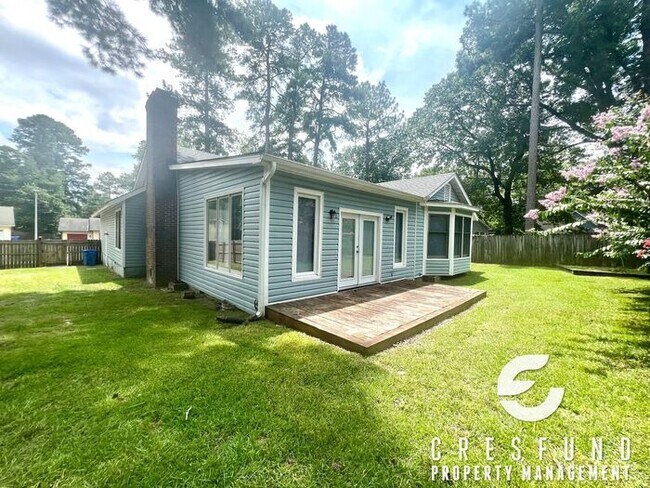 Building Photo - RECENTLY RENOVATED 3 BEDROOM - Ready for M...