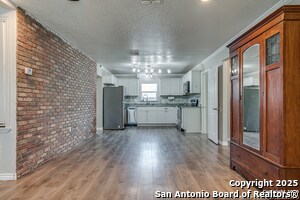 Building Photo - 479 S Sycamore Ave