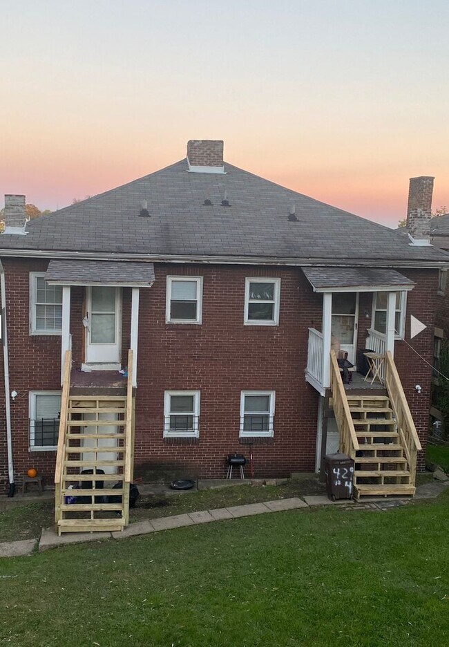 Building Photo - Updated 1BR Apartment