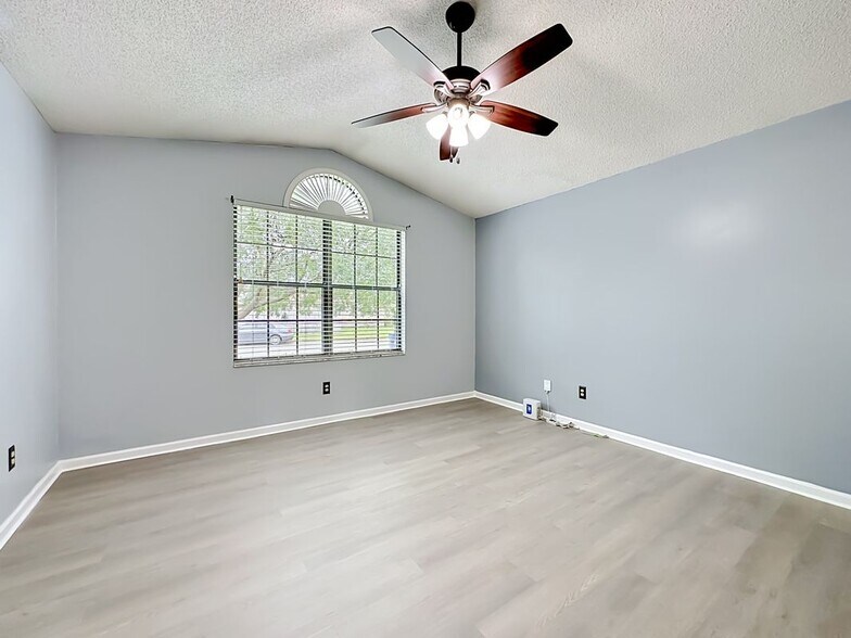 Building Photo - 341 Hickory Hollow Dr N
