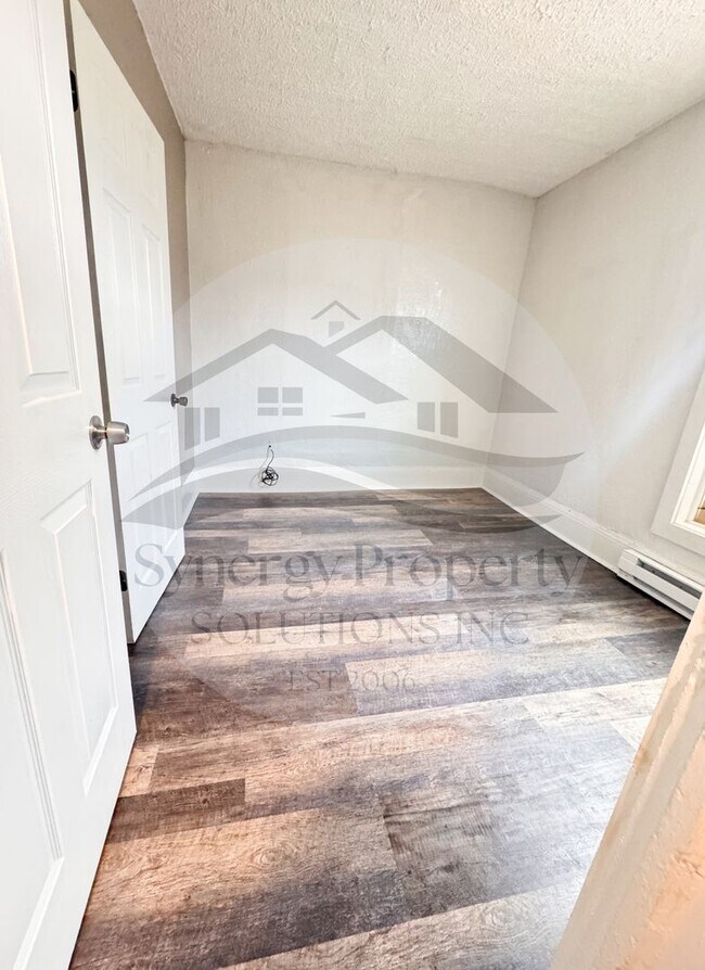 Building Photo - Lamberton Ave 21