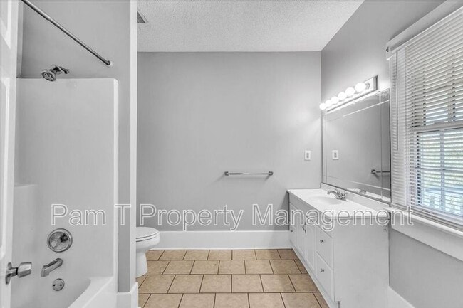 Building Photo - 527 E 38th St