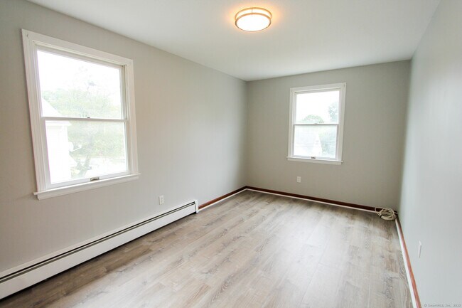 Building Photo - 17 Pinehurst Ave