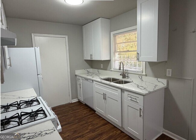 Building Photo - 3036 Will Rogers Pl SE