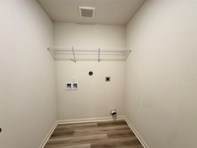 Building Photo - 7922 Vacek Meadows Loop