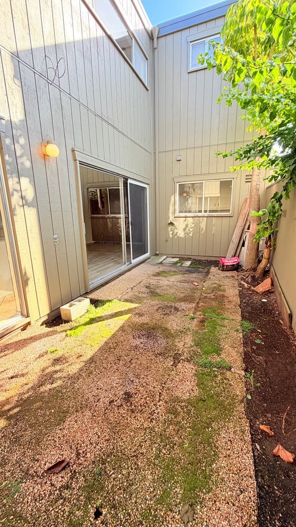 Building Photo - 1092 Melrose Ave