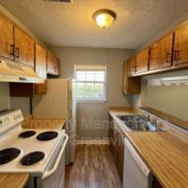 Building Photo - 212 Cavalier Dr