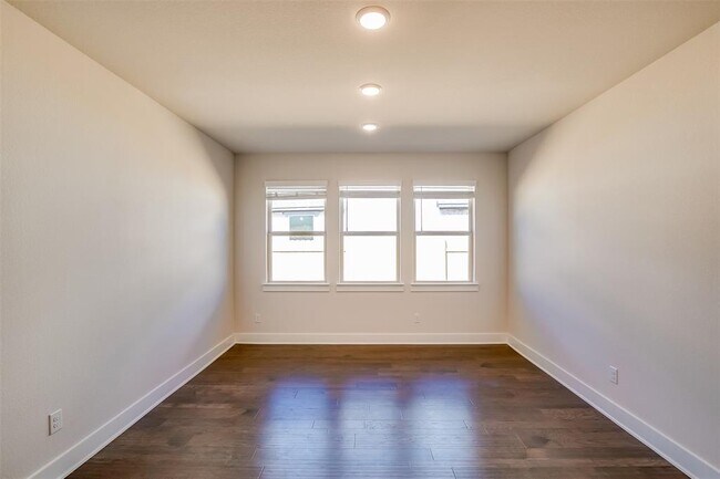 Building Photo - 2900 Miletto Dr