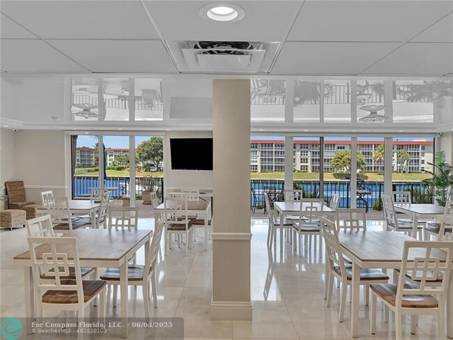 Building Photo - 1150 Hillsboro Mile-