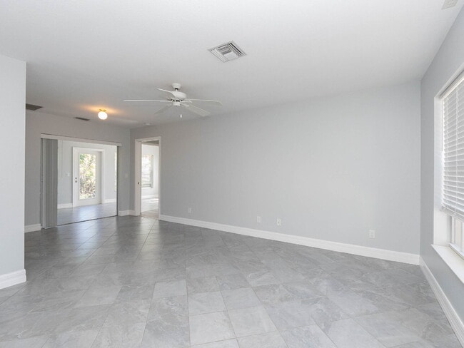 Building Photo - 2-Bed, 2-Bath Venice Home with Brand New Roof and AC