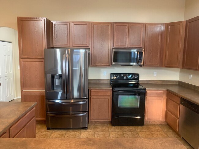 Building Photo - Gorgeous 7 Bed/3.5 Bath Home for Rent in C...