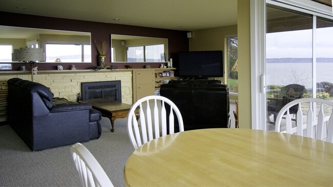 Building Photo - 12637 Shorewood Dr SW