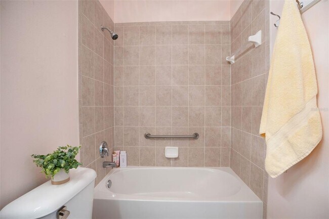 Building Photo - 1410 Maseno Dr