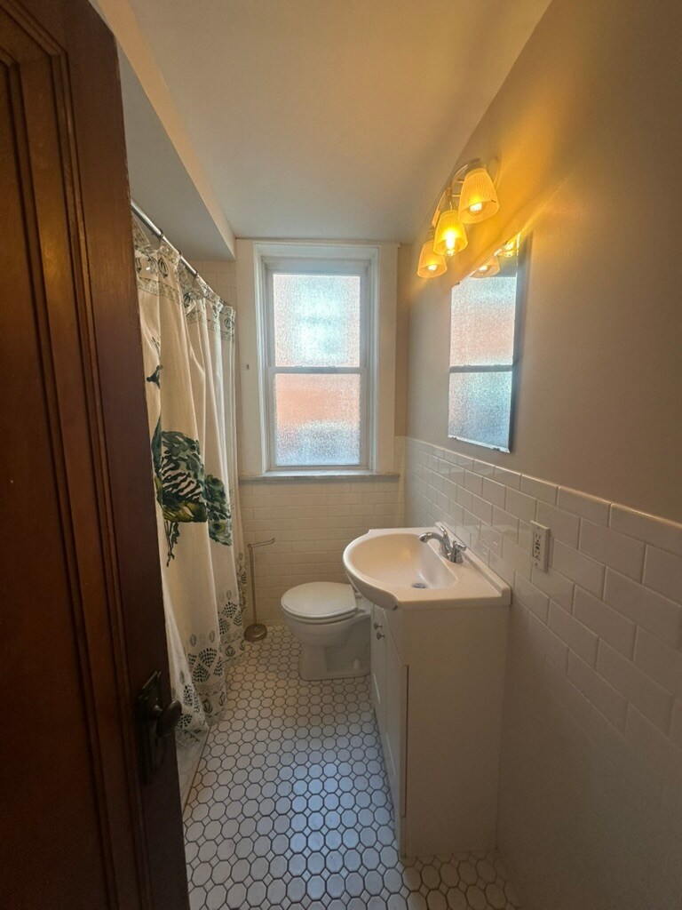 Building Photo - 5044 Bancroft Ave