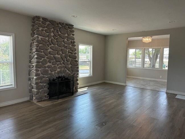Building Photo - Newly Renovated-Victorian Style home San B...