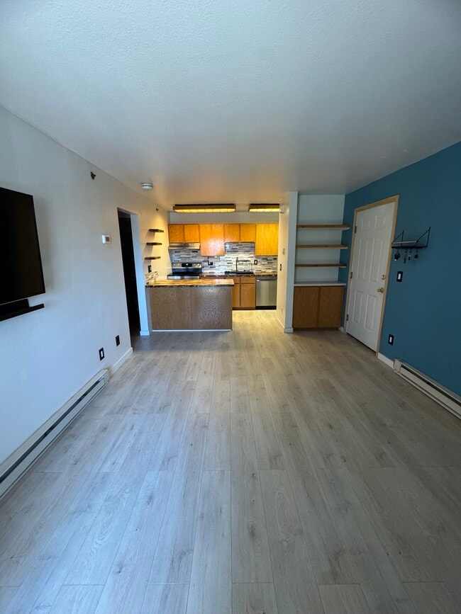 Building Photo - 1385 Sparta Plz