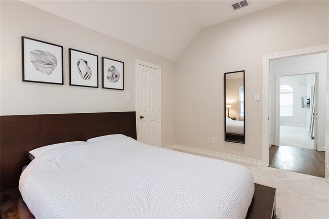 Building Photo - 2619 Colby St