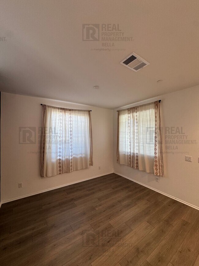 Building Photo - 2807 Moonshimmer St