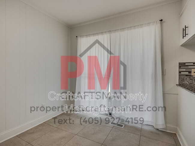 Building Photo - 13601 Pinehurst Rd