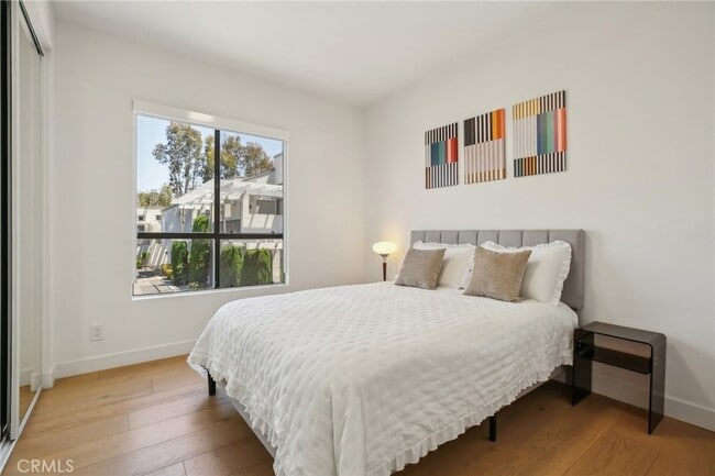 Building Photo - 15 Waterway