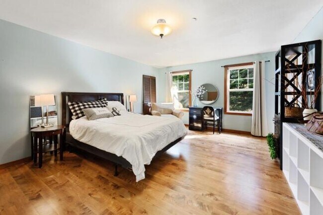 Building Photo - 4 bedroom in Tukwilla WA 98188