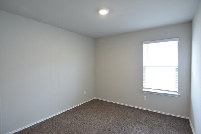 Building Photo - 8419 Brahma Plns Rd