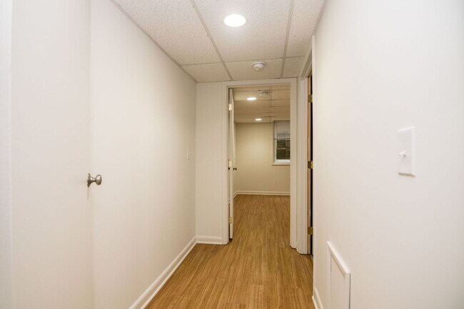 Building Photo - 2630 Glenbrook Ct