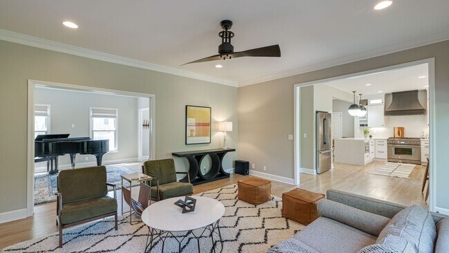 Building Photo - Modern Remodeled 4 Bedroom Rental Home in Brentwood