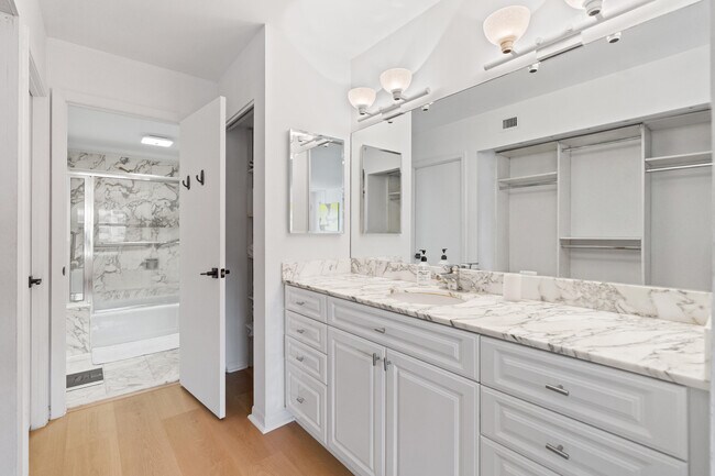 Building Photo - 5100 N Ocean Blvd