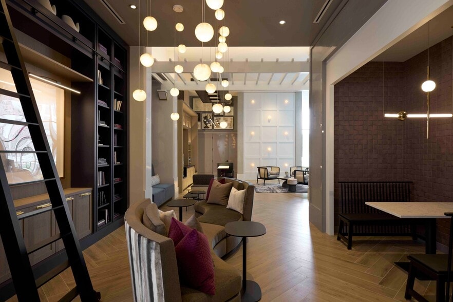 Interior Photo - Easton